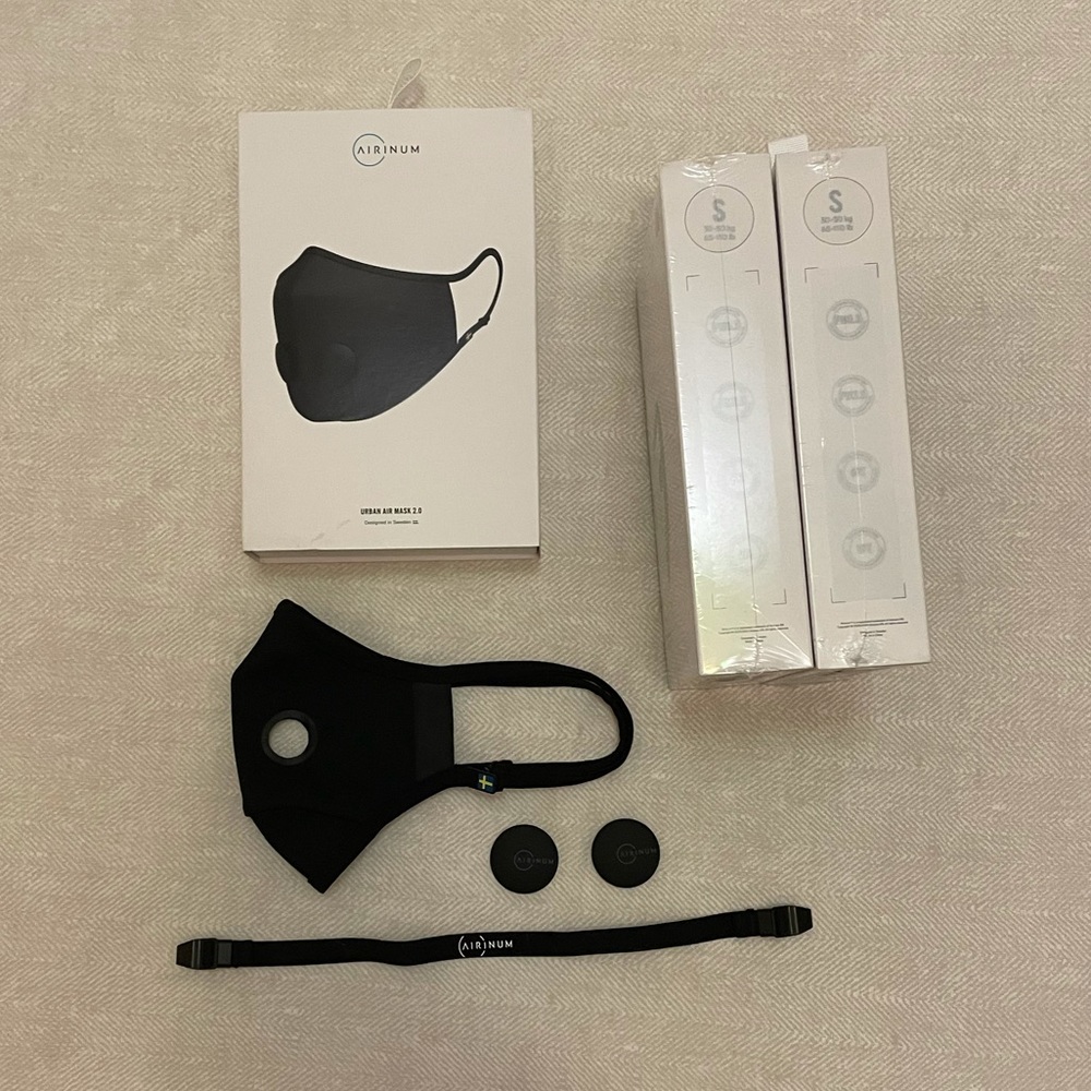 Airinum Urban Air Mask 2.0 in Black with 2 boxes of filters